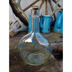 Emalje dekoreret glas karaffe