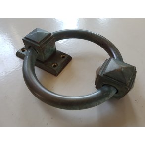 Gammel patineret drhammer i bronze