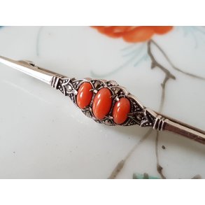 Art Deco broche i slv med koral og similisten