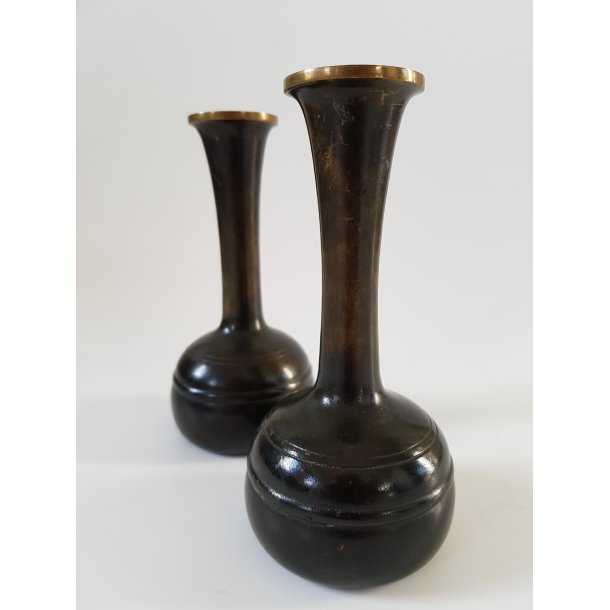 Art Deco vaser af massivt patineret bronze