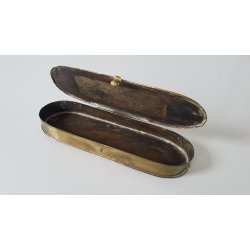 Antik snustobaksdse i messing