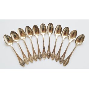 Gamle teskeer i slvplet