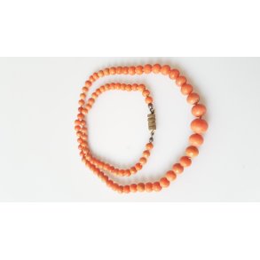 Art Deco halskde i koral