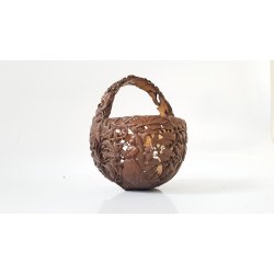 Unik kurv udskret i kokosnd fra kolonial tid