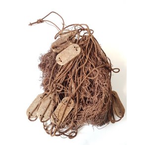 Gammelt fiskegarn med korkflyder