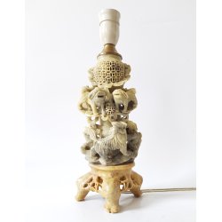 Gammel Kinesisk bordlampe udskret i fedtsten