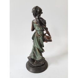  Antik bronze figur, kvinde med bler