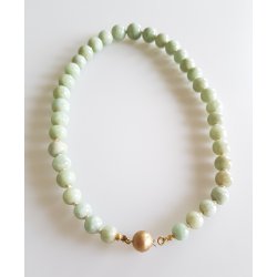 Vintage jade halsk�de med 14 kt guld l�s