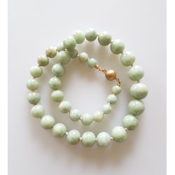 Vintage jade halsk�de med 14 kt guld l�s