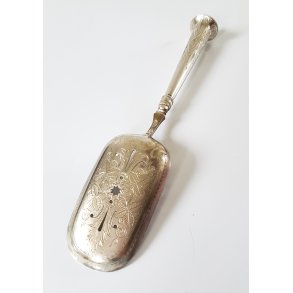 Antik serveringsske med hndtag af tretrnet slv