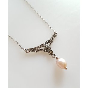 Art Deco halssmykke i slv prydet med perle