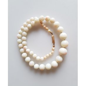 Vintage halskde i hvid koral prydet med ls i 14 karat guld