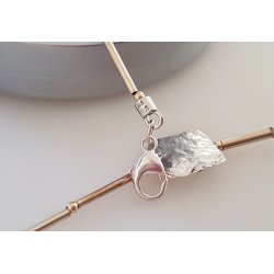 Moderne smykkest i slv og forgyldt slv