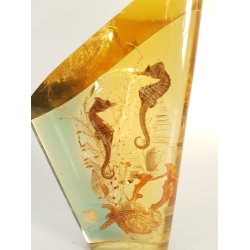 Retro souvenir med sm indstbte havedyr i resin