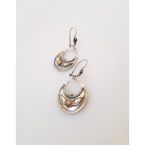 Vintage reringe i slv prydet med koral