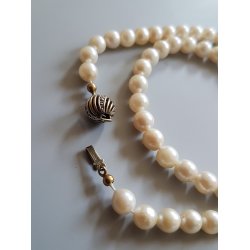 Perlekde prydet med slv ls