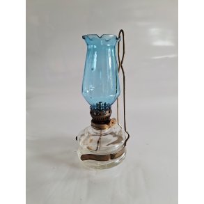 Petroleumslampe i glas og messing 