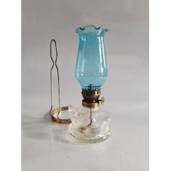 Petroleumslampe i glas og messing 