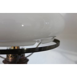 Opalineglas petroleumslampe