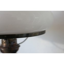 Opalineglas petroleumslampe