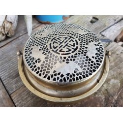 Gammel rgelseskar i messing