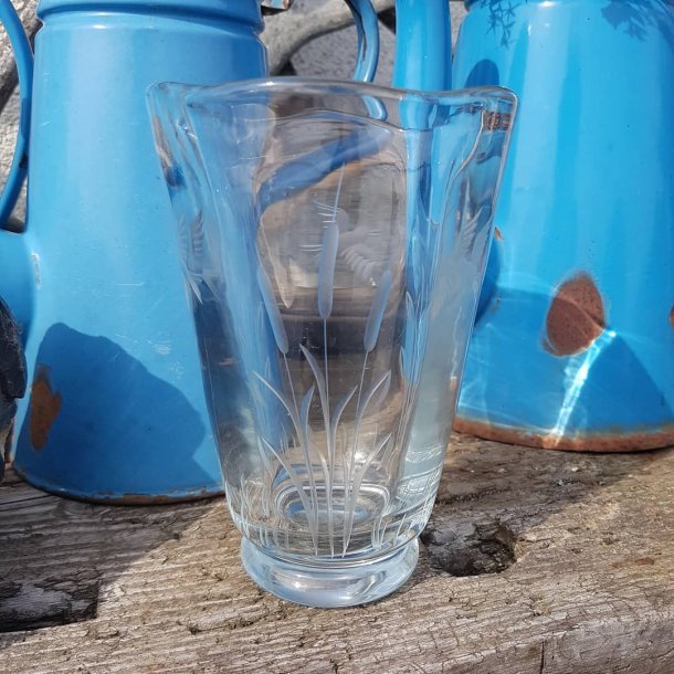 Gammel glas vase med slibninger