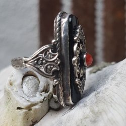 Art Deco ring i sølv med sort og rød onyx og similisten