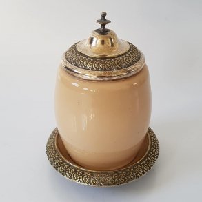 Gammel tobakskrukke i opalglas og slvplet