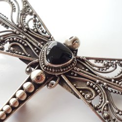 Sknvirke slv broche med onyx