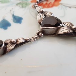 Gammel halssmykke i slv med onyx