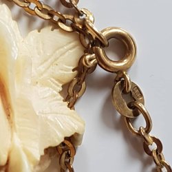 Antik vedhng udskret i ben med bronze kde