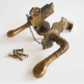 Gammel ls/lskasse og drgreb fra butiksdr