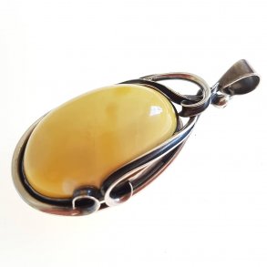 Gammel slv vedhng med rav