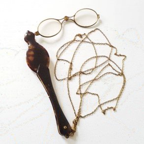 Antik stanglorgnet udfrt i skildpaddeskjold og forgyldt metal