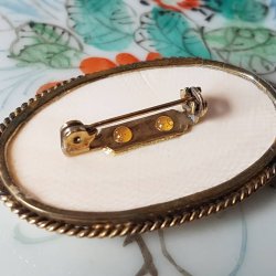 Retro broche i ben og messing