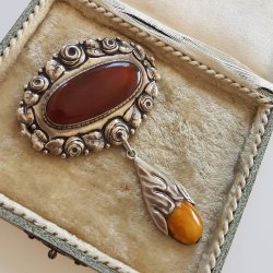 Art  Nouveau broche i slv med rav