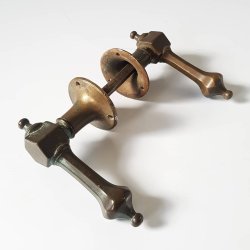 Gammel drgreb i bronze