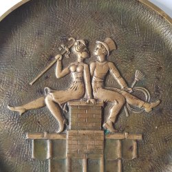 Arne Basse fad i patineret bronze