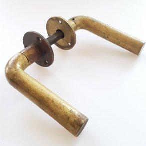 Art Deco drgreb i messing