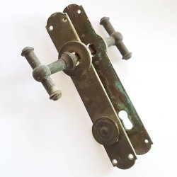 Gammel patineret drgreb i messing