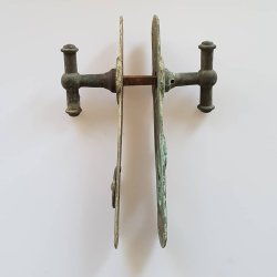 Gammel patineret drgreb i messing