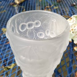  Art Deco vase i frostet glas