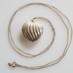 Vintage halssmykke i s�lv