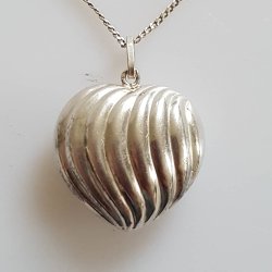 Vintage halssmykke i s�lv