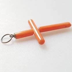 Art Deco kors i koral