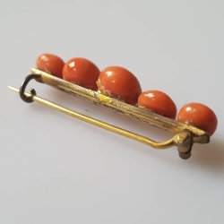 Art Deco broche med koral