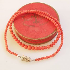 Art Deco koral halskde med ls i slv 