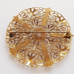 Sknvirke broche i forgyldt bronze