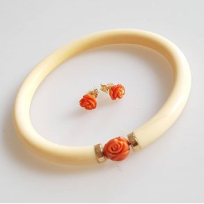 Vintage smykke st i ben, koral og guld