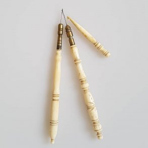 Gammel hklenl i ben og messing